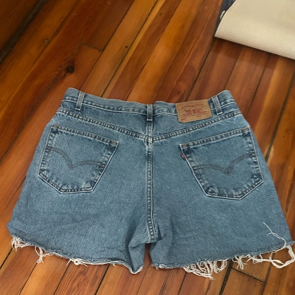 Levi's Pants - 🍊 Levi’s 550 Cutoff Denim Shorts W36 Frayed Hem Vintage Wash (fits women L/XL)